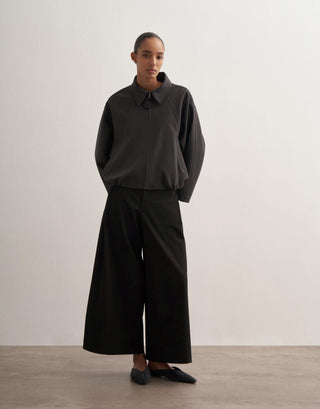Pleated Wide-Leg Trousers – Black