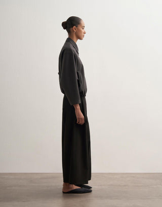 Pleated Wide-Leg Trousers – Black