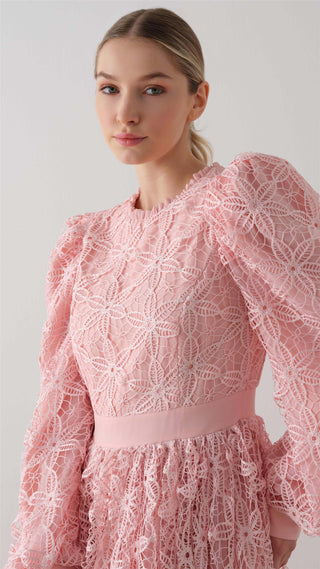 DANTELLİ ETEĞİ KABARIK ELBİSE Pembe