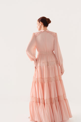 ETEĞİ KAT KAT BRODELİ KREP ELBİSE Pembe