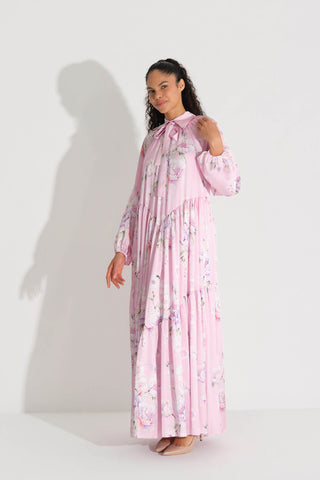 YAKASI FİYONKLU ŞİFON SATEN ELBİSE K. PEMBE