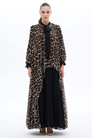 YAKASI FULARLI PİLELİ ELBİSE Camel