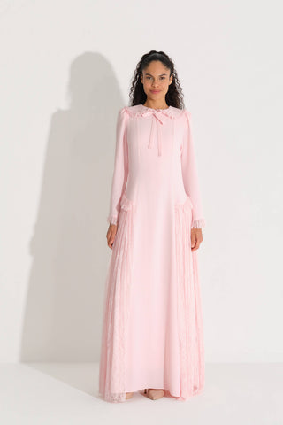 YAKASI VE ETEK KENARLARI DANTELLİ KREP ELBİSE Pembe