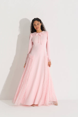 YAKASI VE ETEK KENARLARI DANTELLİ KREP ELBİSE Pembe