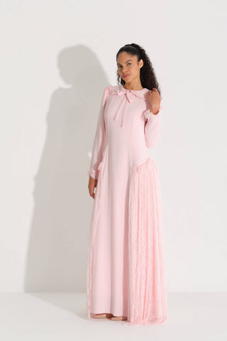 YAKASI VE ETEK KENARLARI DANTELLİ KREP ELBİSE Pembe