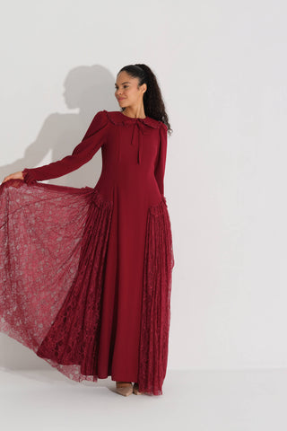 YAKASI VE ETEK KENARLARI DANTELLİ KREP ELBİSE Bordo