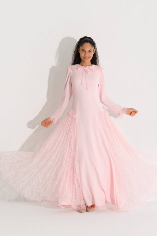 YAKASI VE ETEK KENARLARI DANTELLİ KREP ELBİSE Pembe